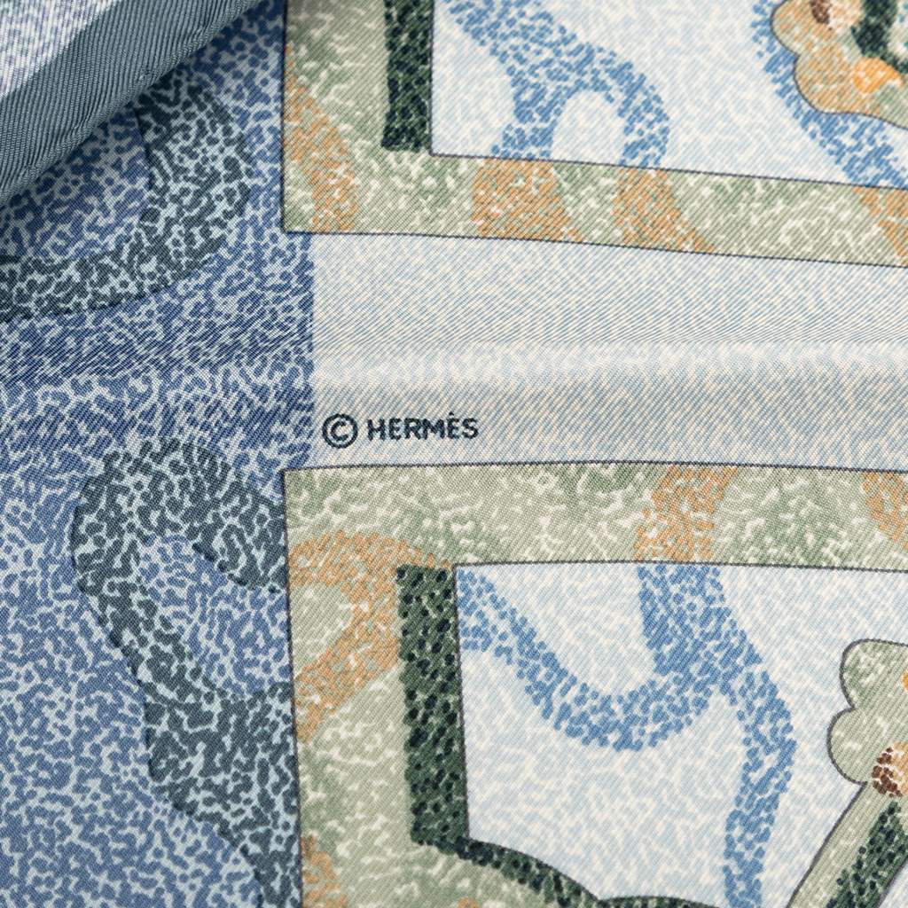 Hermès Alfred De Dreux Peintre du Cheval Silk Scarf 90 Blue Silk Never worn - Model View