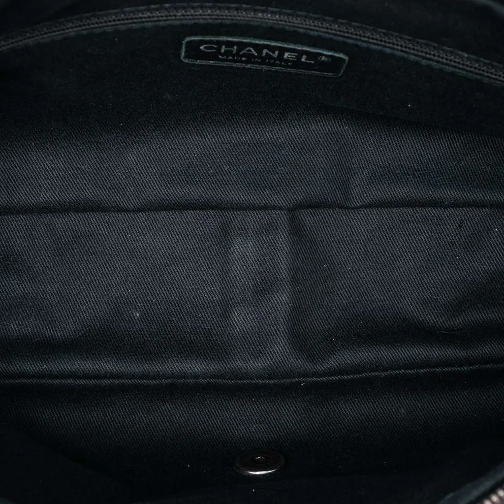 Chanel Jumbo Quilted Iridescent Caviar Easy Flap Grey Leather Very good - Model View