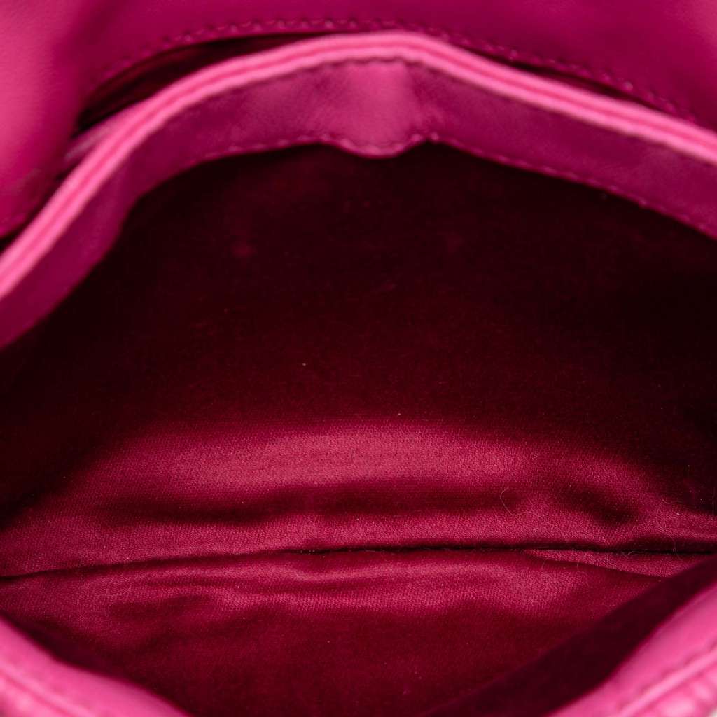 Miu Miu Matelasse Nappa Wallet On Chain Pink Leather Very good condition - Model View