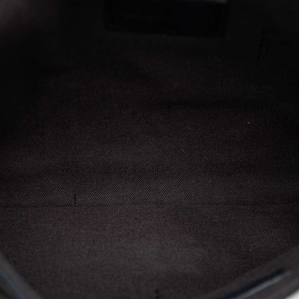 Fendi Nubuck FF Chain Flap Black Leather Very good condition - Model View