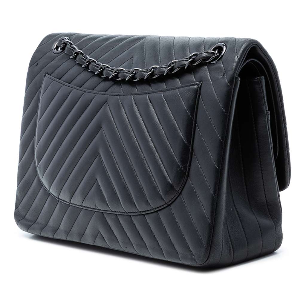 Chanel Jumbo Classic Chevron Lambskin So Black Double Flap Black Leather Very good condition - Back View
