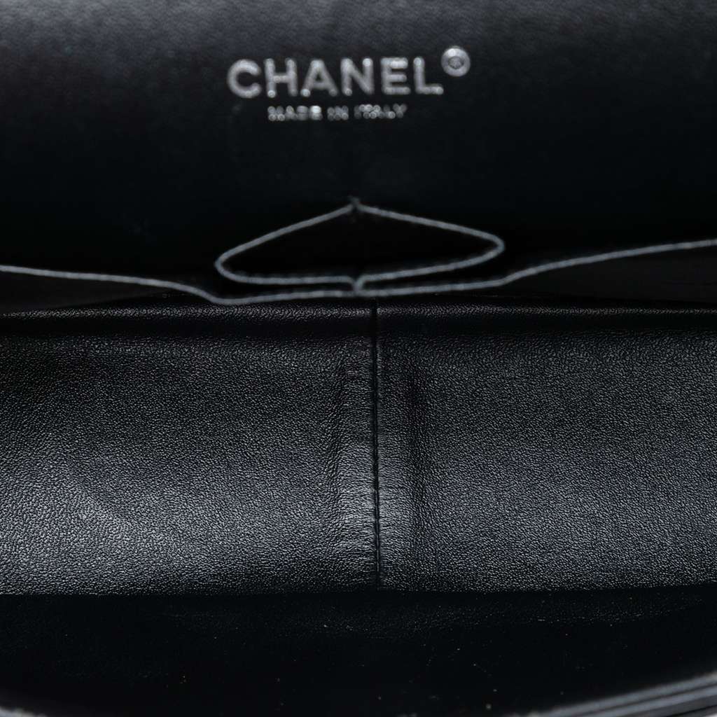 Chanel Jumbo Classic Chevron Lambskin So Black Double Flap Black Leather Very good condition - Model View