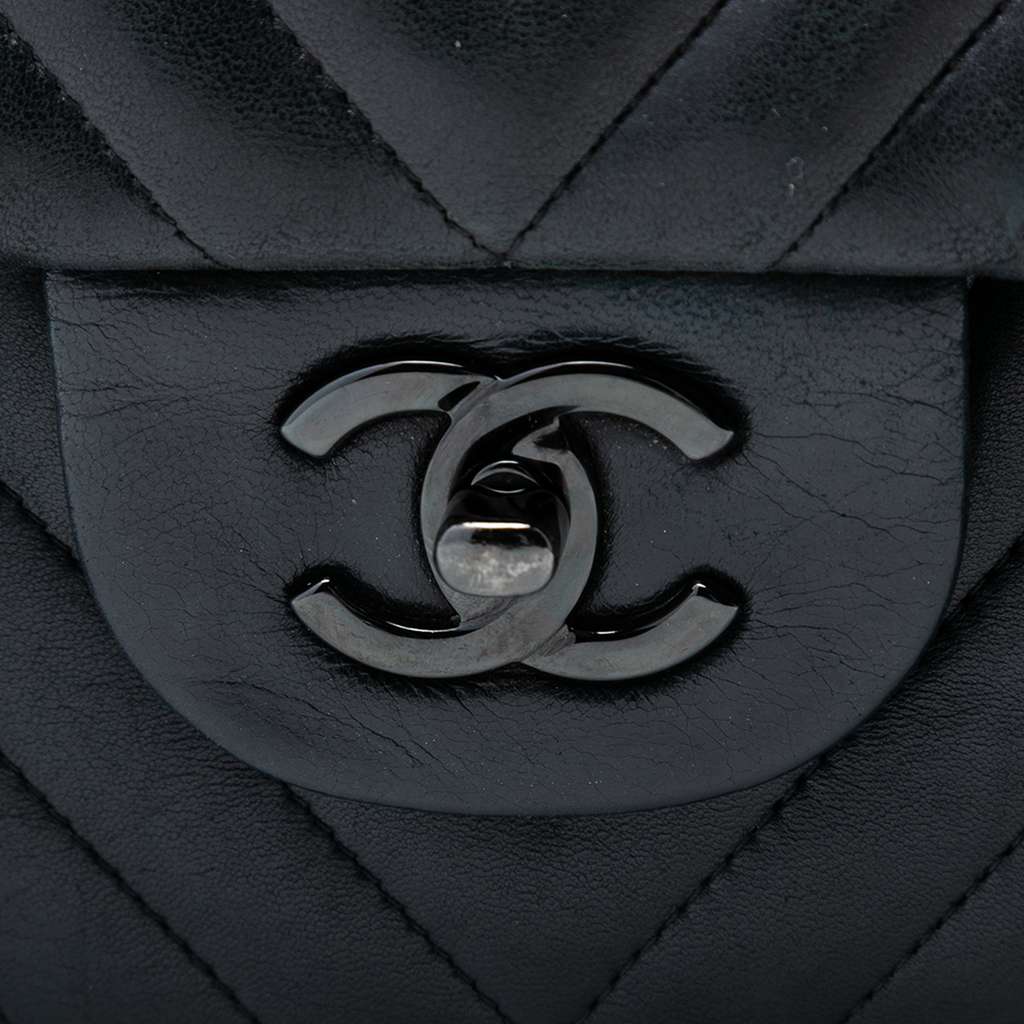 Chanel Jumbo Classic Chevron Lambskin So Black Double Flap Black Leather Very good condition - Box View
