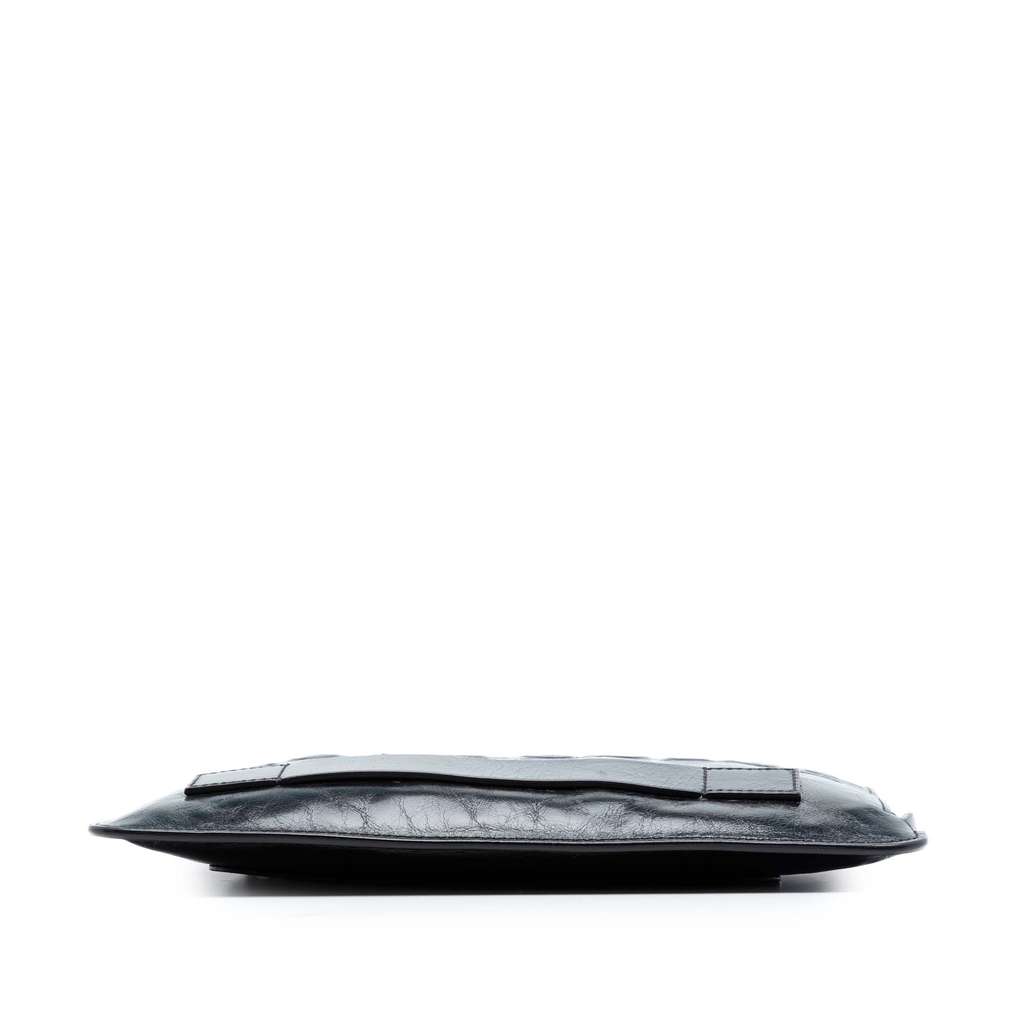 Chanel Distressed Calfskin Je Ne Suis Pas En Solde Clutch Black Leather Very good condition - Inside View