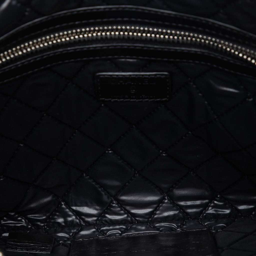 Chanel Distressed Calfskin Je Ne Suis Pas En Solde Clutch Black Leather Very good condition - Model View