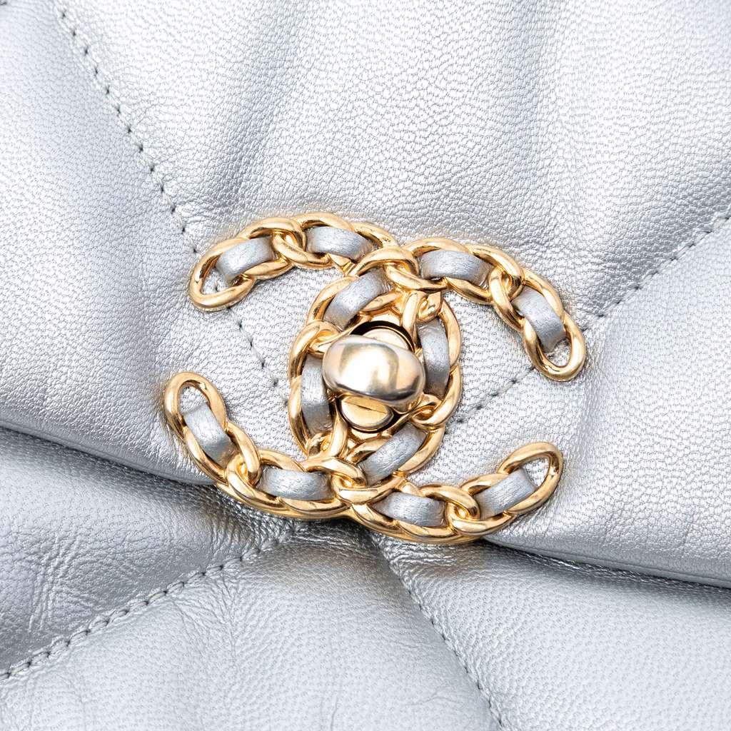 Chanel Medium Metallic Lambskin 19 Flap Silver Leather Very good condition - Box View