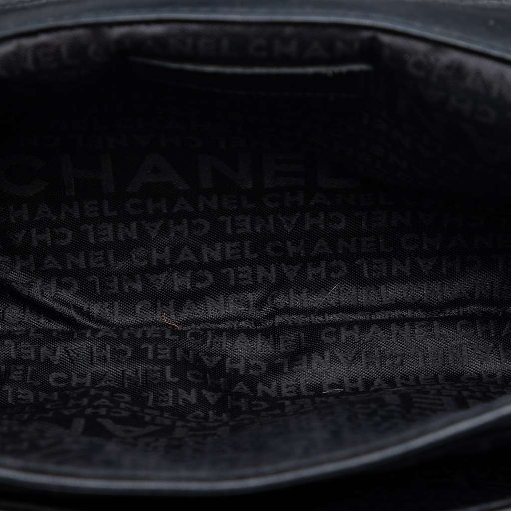 Chanel Quilted Lambskin Giant Mademoiselle Turnlock Shoulder Bag Black Leather Very good condition - Model View