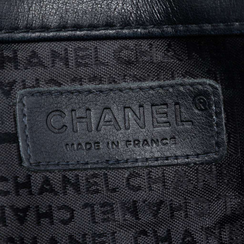 Chanel Quilted Lambskin Giant Mademoiselle Turnlock Shoulder Bag Black Leather Very good condition - Box View
