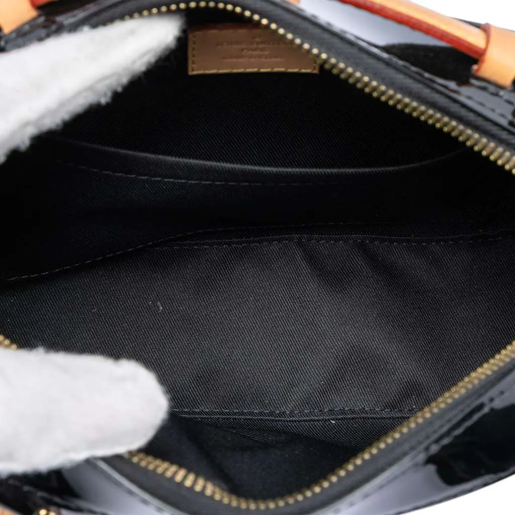 Louis Vuitton Monogram Vernis Santa Monica Camera Bag Black Leather Very good - Model View