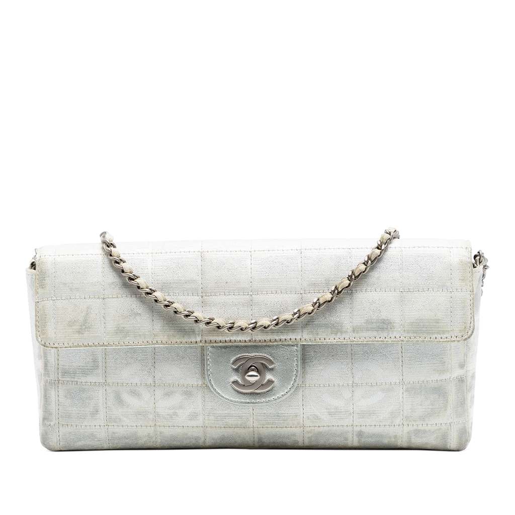 Chanel خط سفر جديد من النايلون بغطاء شرقي غربي