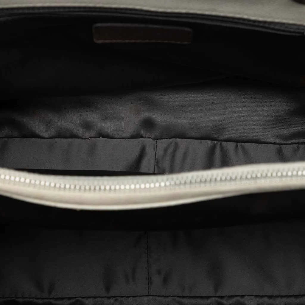 Chanel Caviar Grand Shopping Tote White Leather Very good - Model View