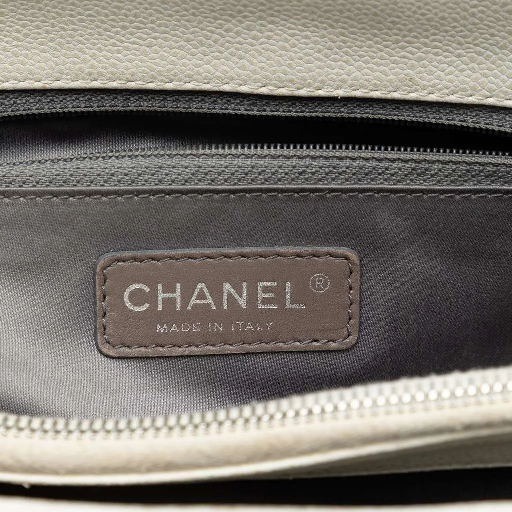 Chanel Caviar Grand Shopping Tote White Leather Very good - Box View