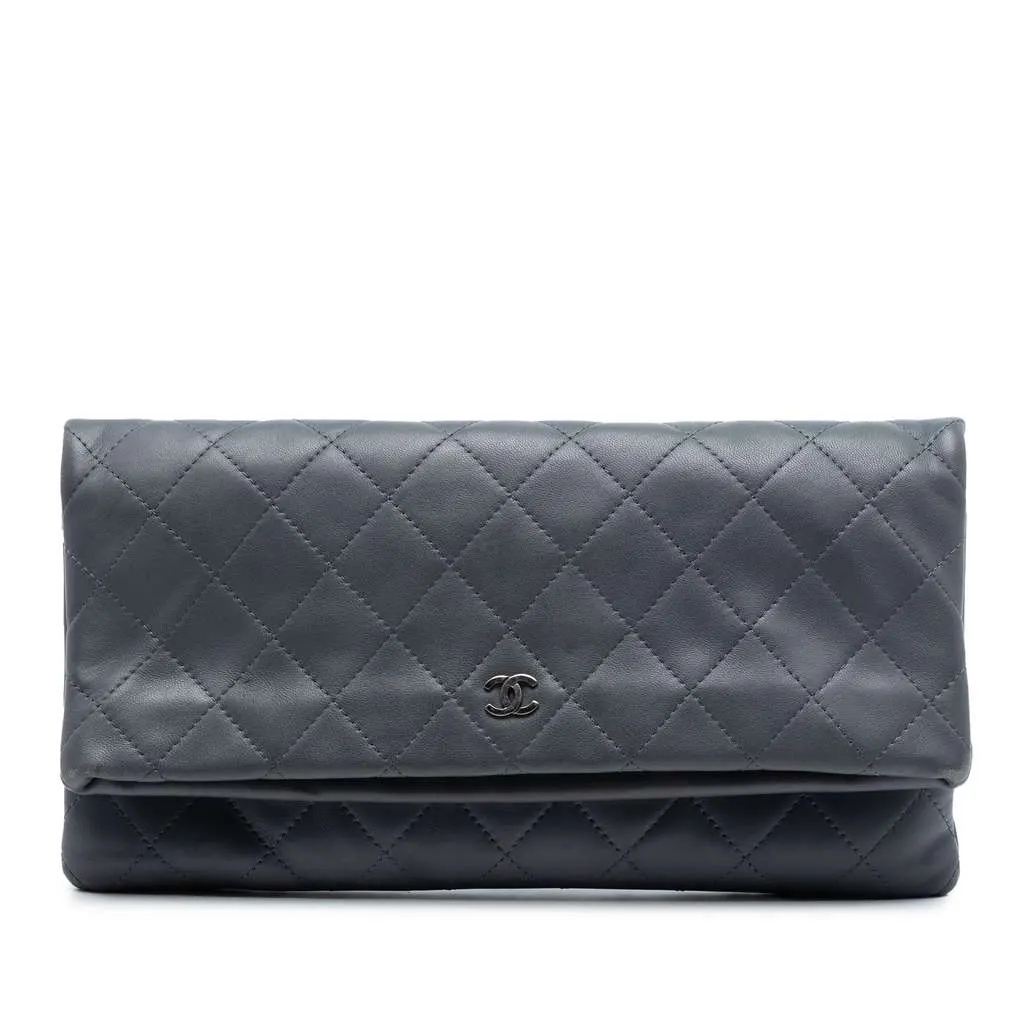 Chanel CC Quilted Lambskin Foldover Clutch Grey Leather Very good - Front View