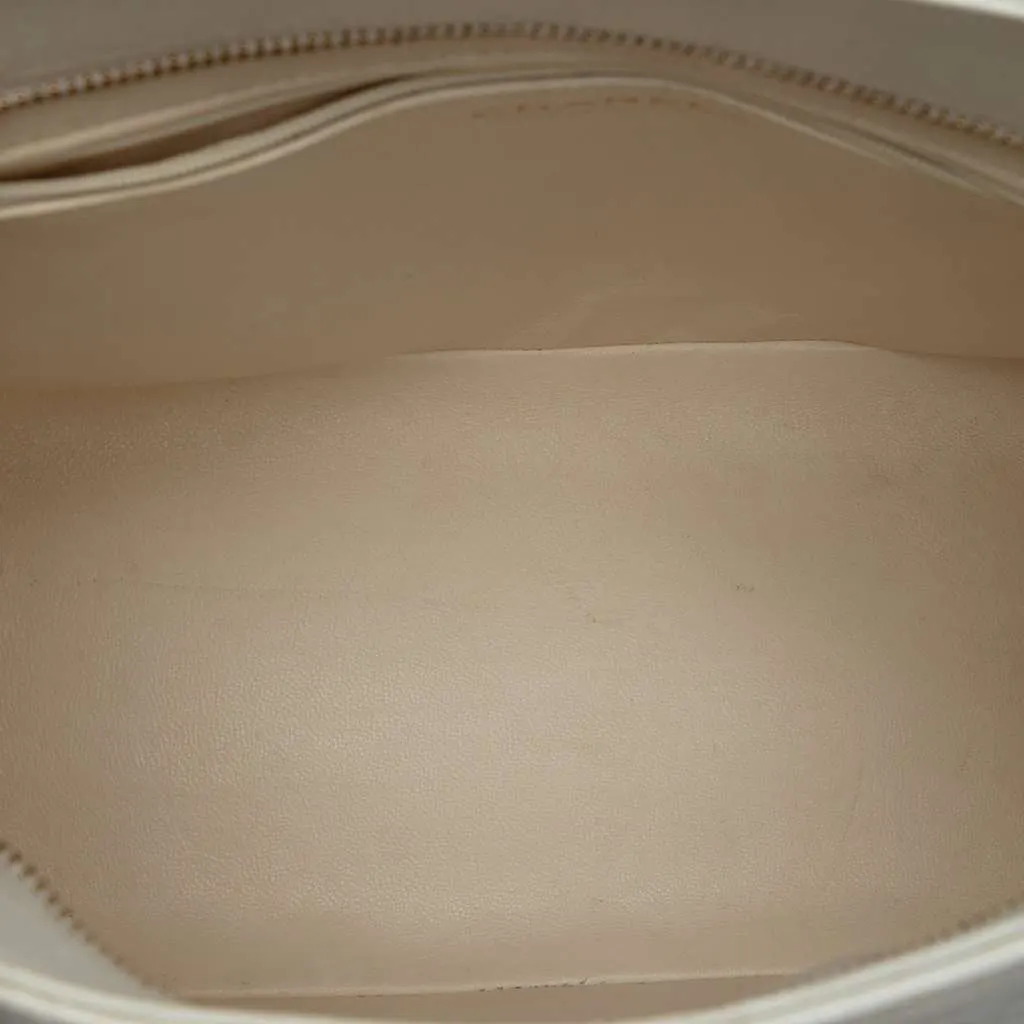 Chanel Caviar Medallion Tote White Leather Very good - Model View