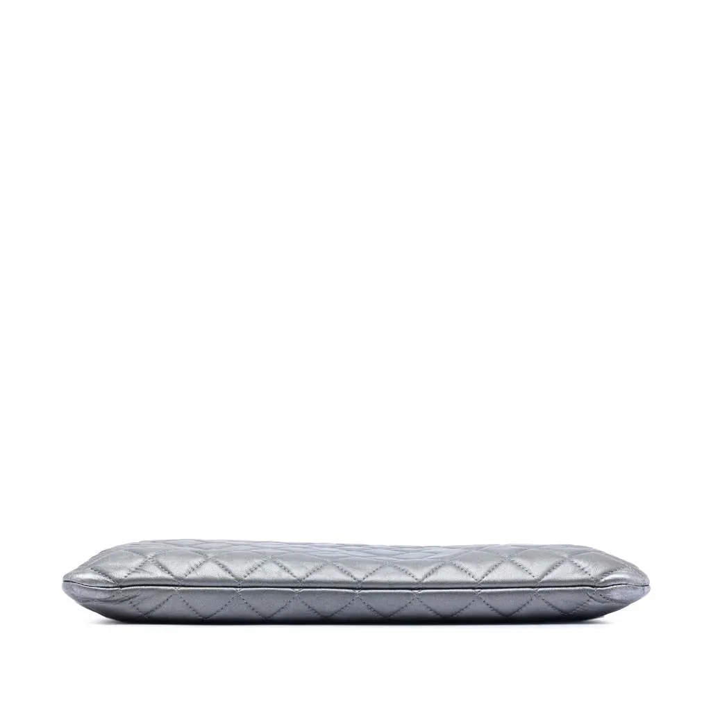Chanel Large Quilted Metallic Lambskin O Case Clutch Silver Leather Very good - Inside View