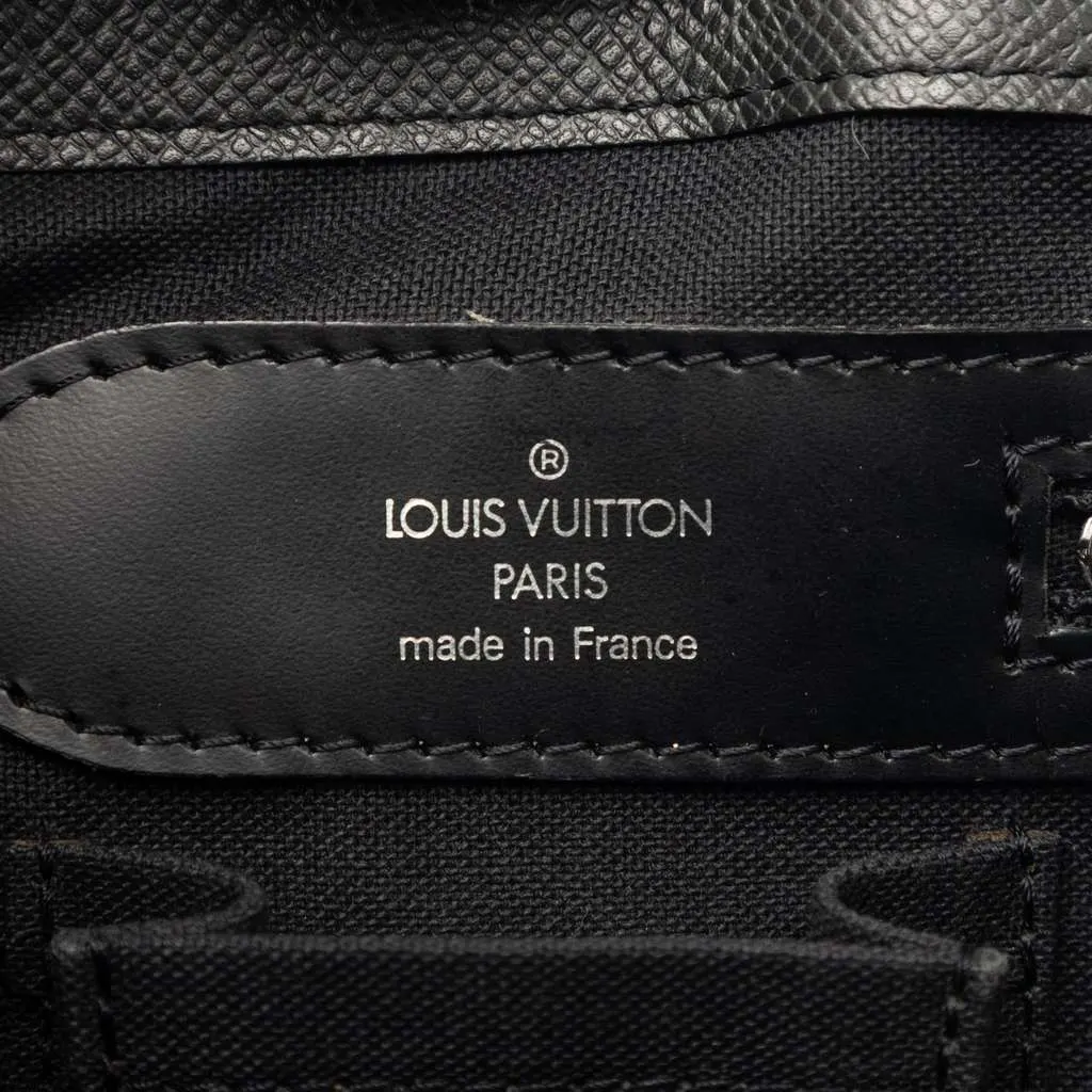 Louis Vuitton Taiga Kasbek PM Black Leather Very good - Box View