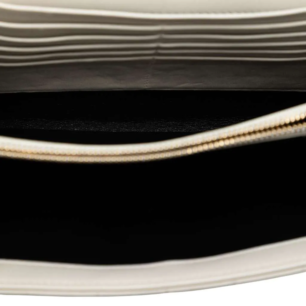 Saint Laurent Matelasse Lambskin Monogram Vicky Chain Wallet White Leather Very good - Model View