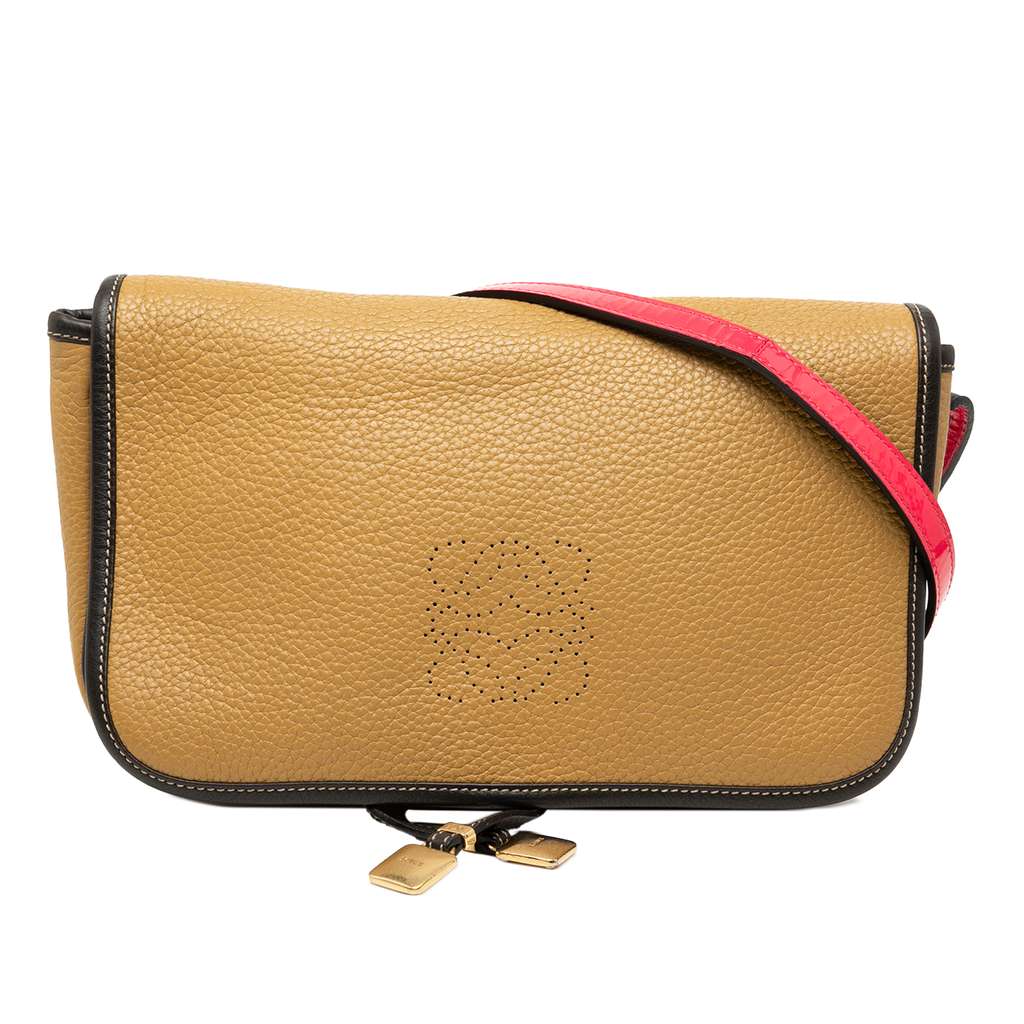 Loewe حقيبة كروسبودي جلدية مثقبة من أناغرام