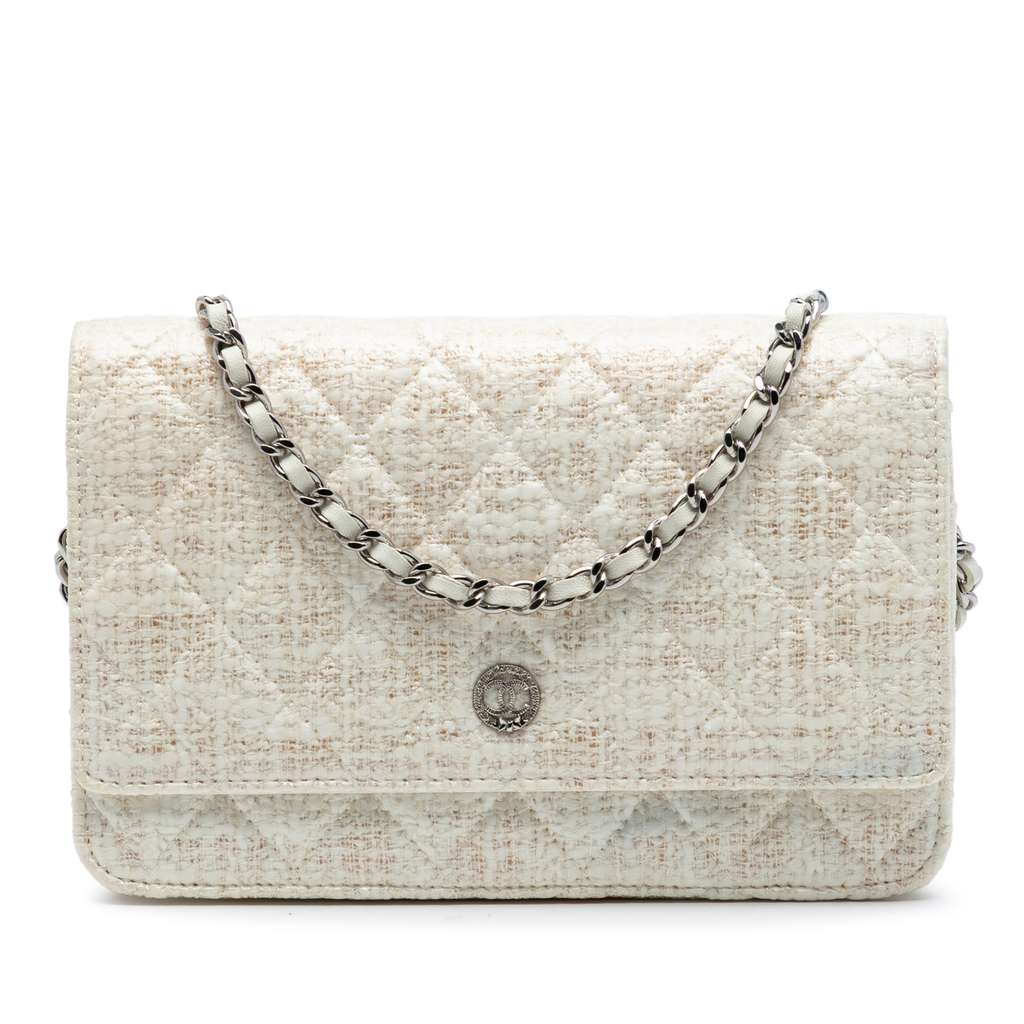 Chanel محفظة من التويد المطلي بشعار CC مع سلسلة