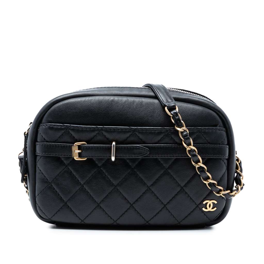 Chanel حقيبة كاميرا صغيرة من جلد الخروف المبطن مزودة بإبزيم