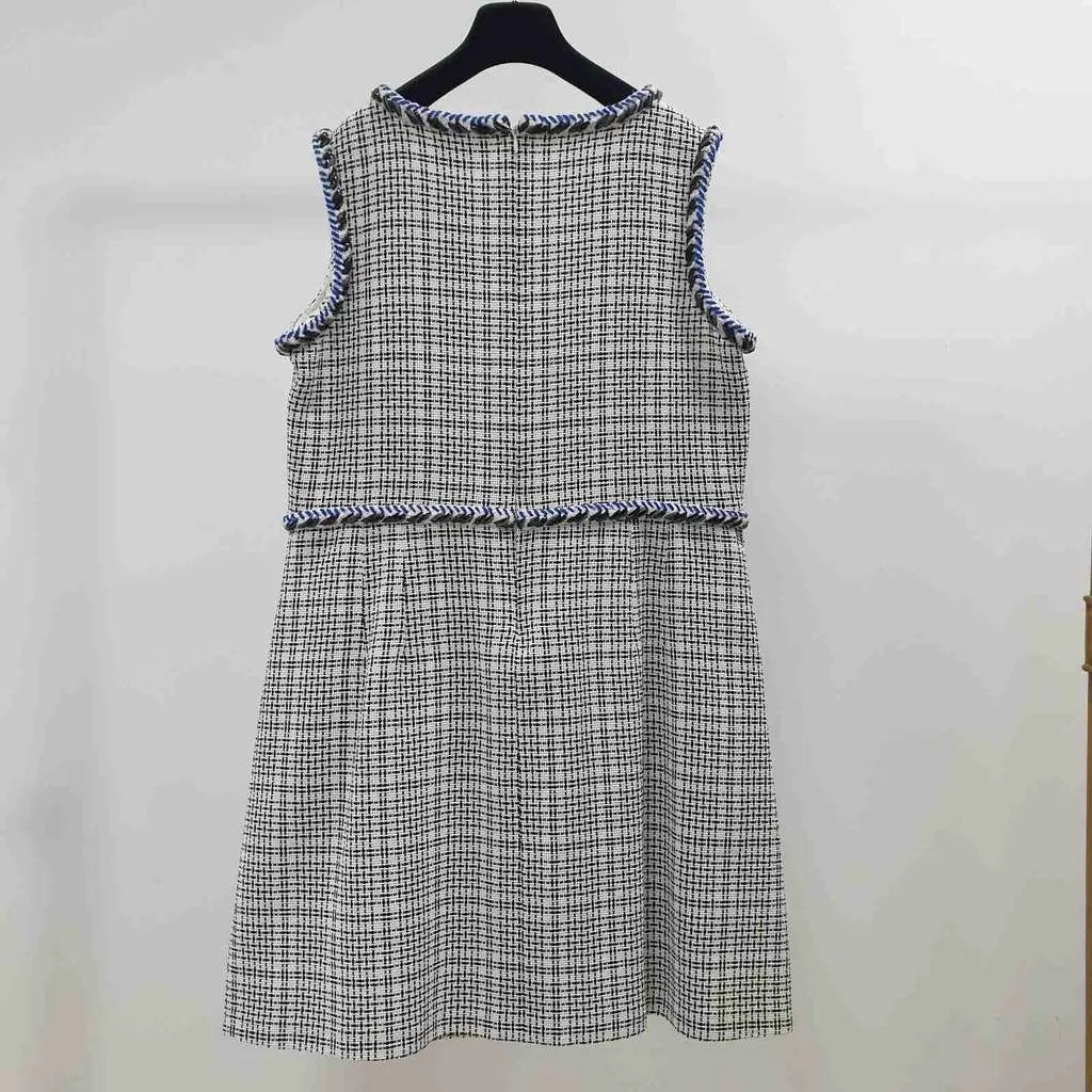 Chanel Sleeveless Chevron Trim Shift Dress White Tweed Very good - Model View