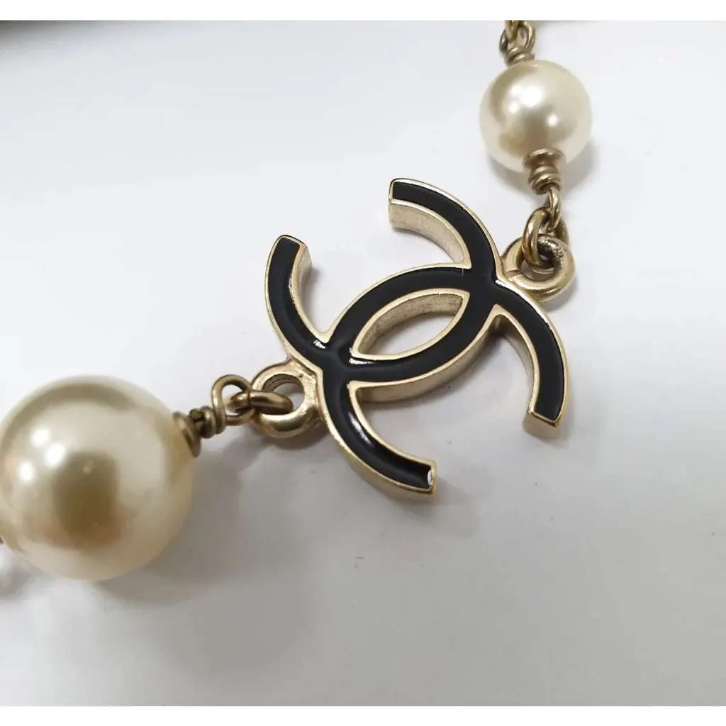 Chanel 2010 CC Necklace Gold Lace Very good - Model View