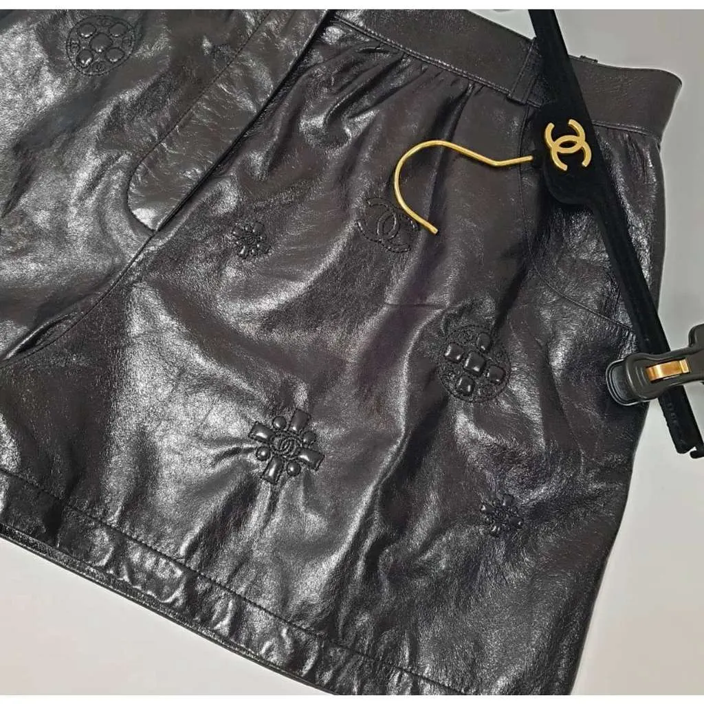 Chanel Camellia CC logo Shorts Black Leather Very good - Back View