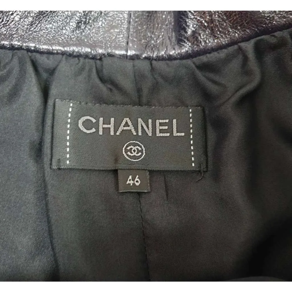Chanel Camellia CC logo Shorts Black Leather Very good - Model View
