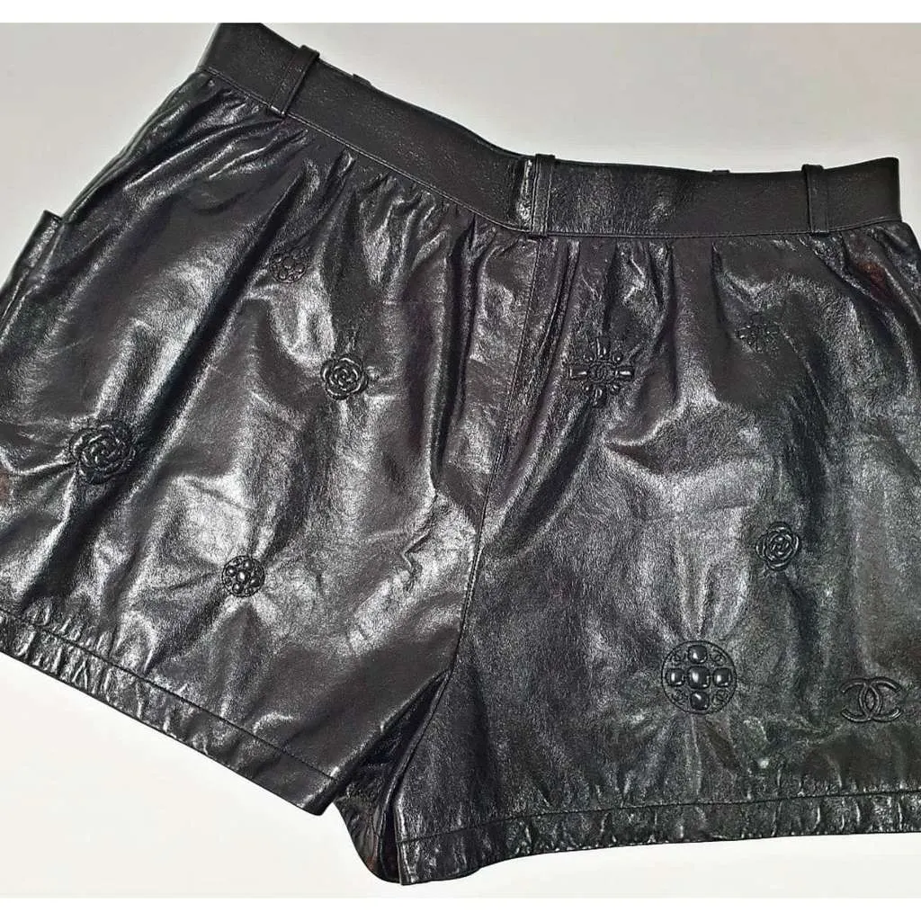 Chanel Camellia CC logo Shorts Black Leather Very good - Box View