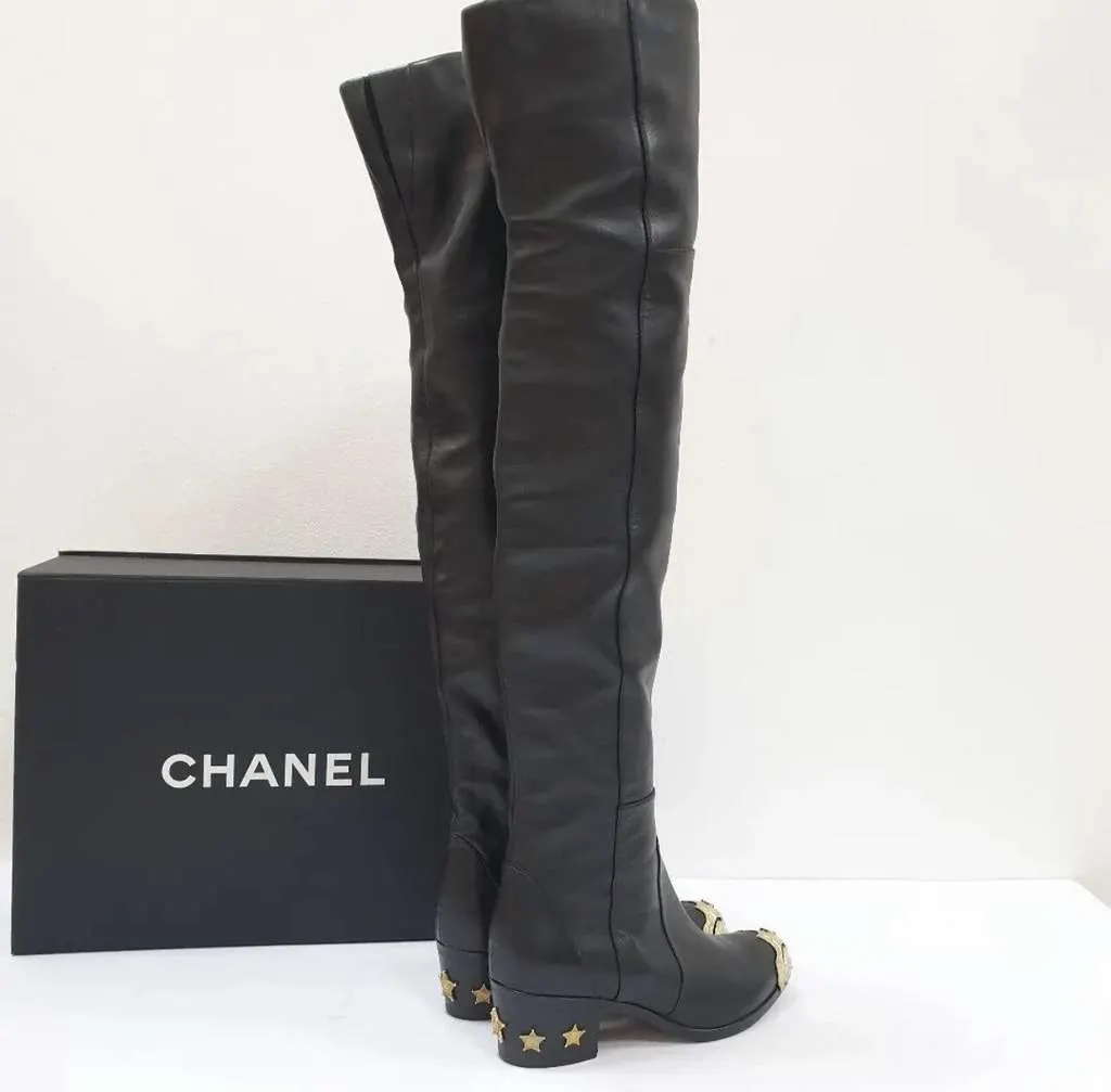 Chanel Paris Dallas Cap Toe Thigh Black Leather Very good - Box View