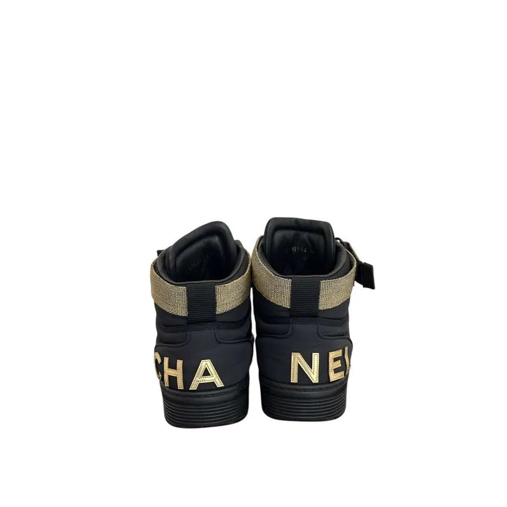 Chanel Interlocking CC Logo Sneakers Black Leather Very good - Model View