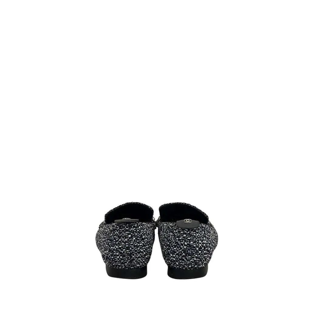 Chanel Chain Cap Toe Loafers Black Tweed Very good - Model View
