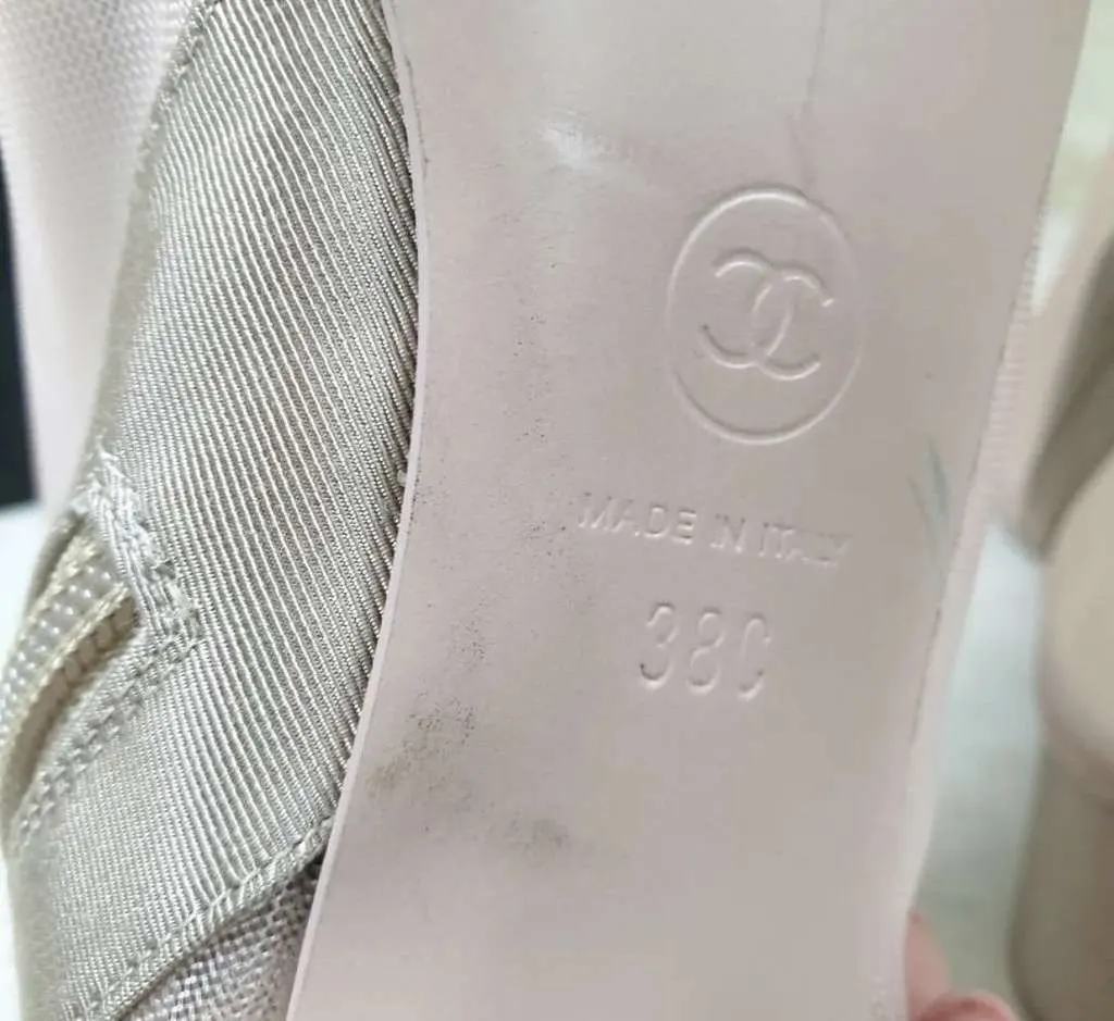 Chanel Mesh and Grosgrain Flower Cap Pink Leather Very good - Model View