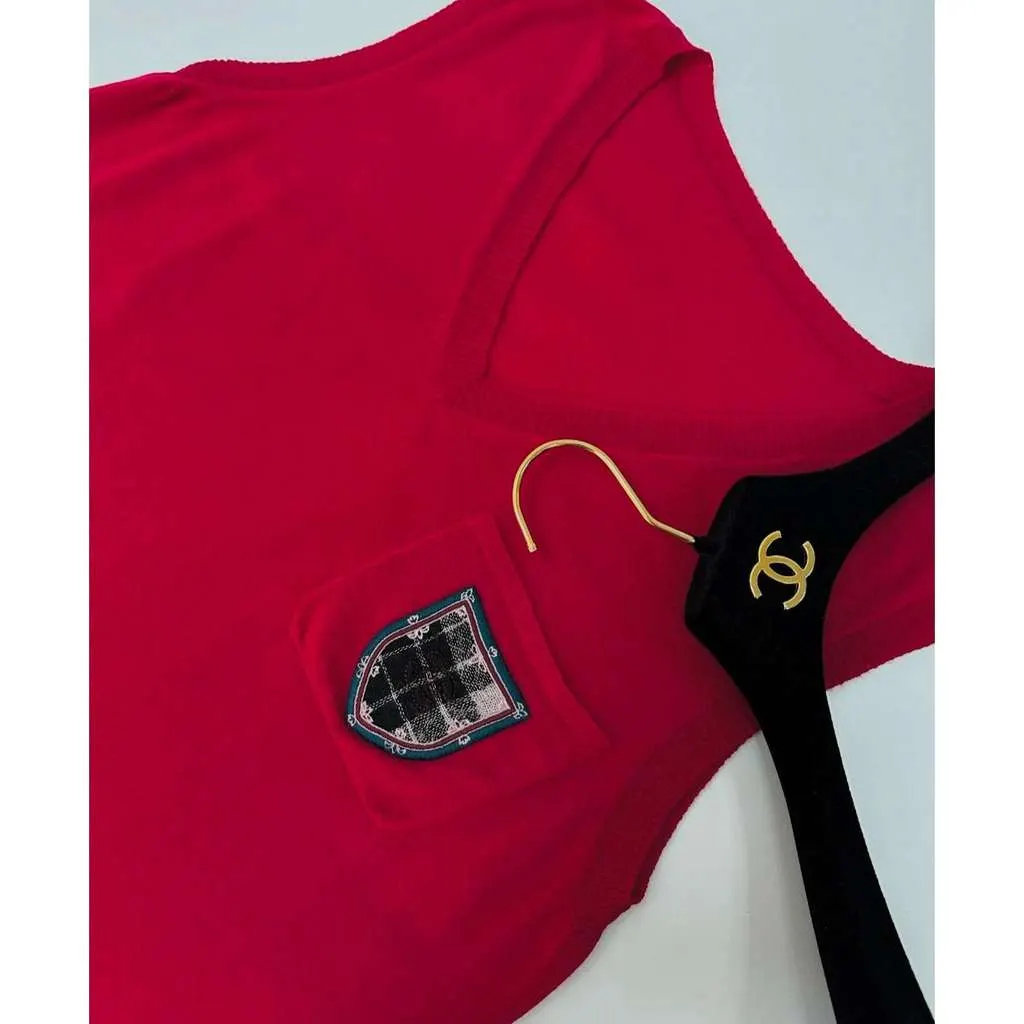 Chanel 2013 Crest Patch Sweater Tunic Red Cotton Very good - Model View