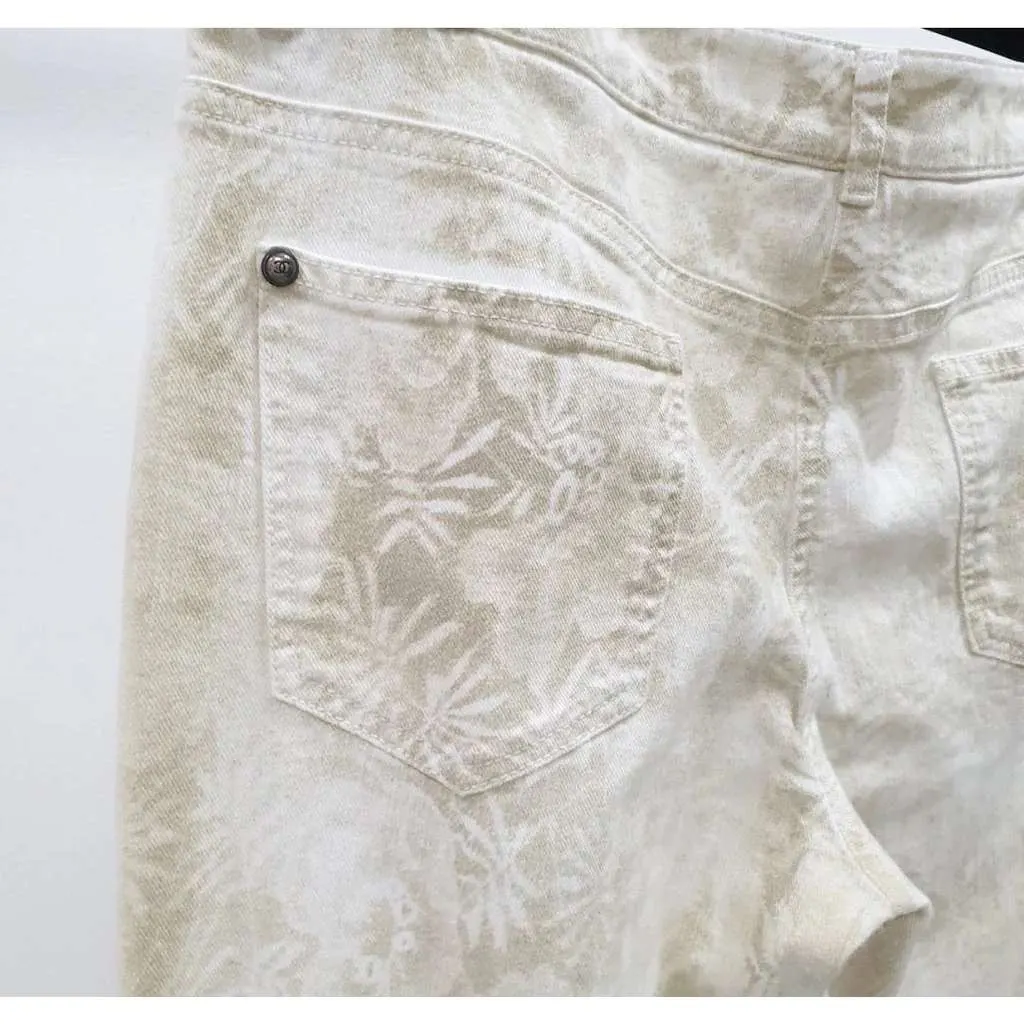 Chanel Camélias Print Jeans Black Cotton Good - Model View