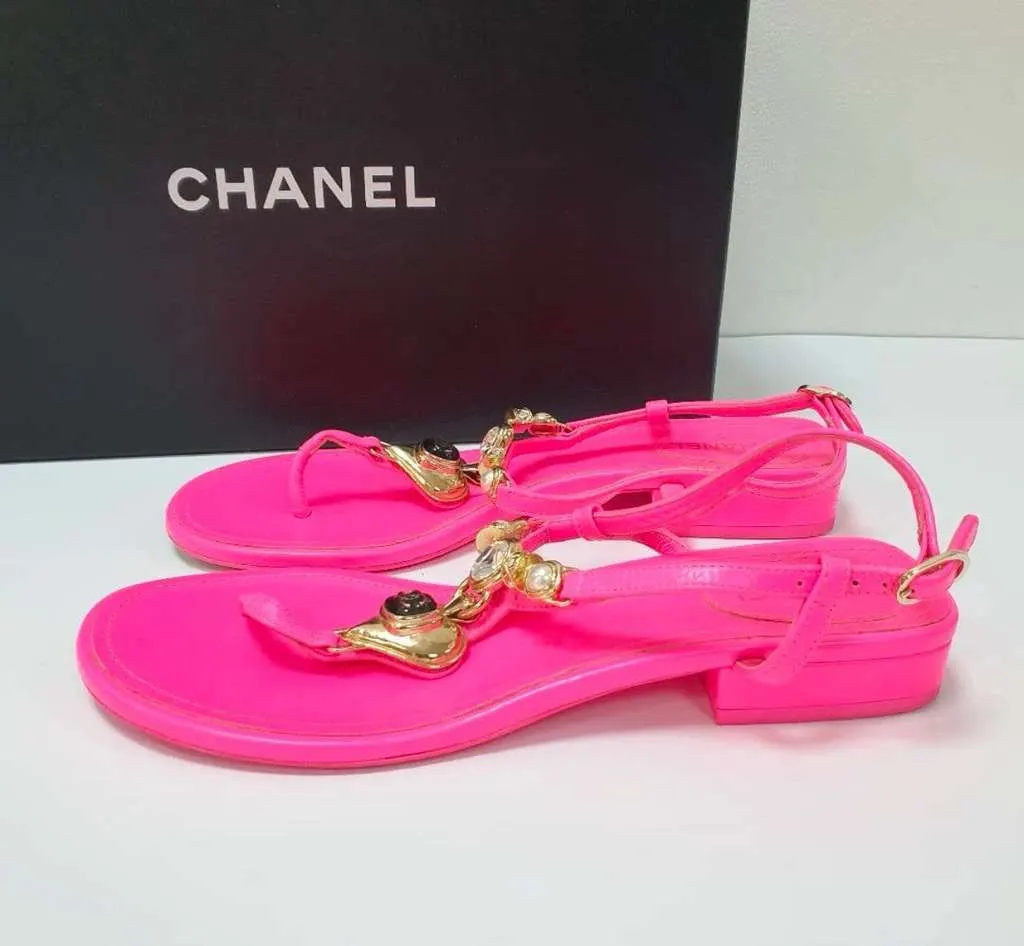 Chanel 2024 Hot Thong Sandals Pink Leather Very good - Back View