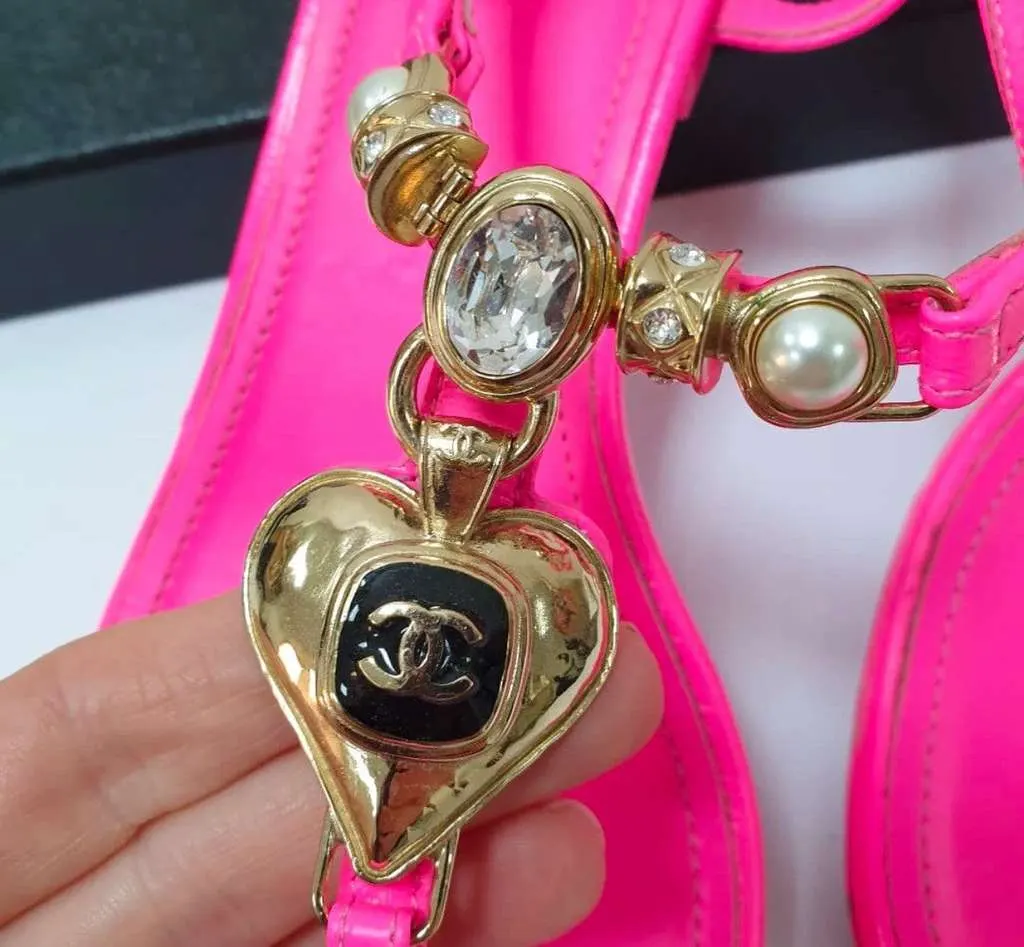 Chanel 2024 Hot Thong Sandals Pink Leather Very good - Inside View