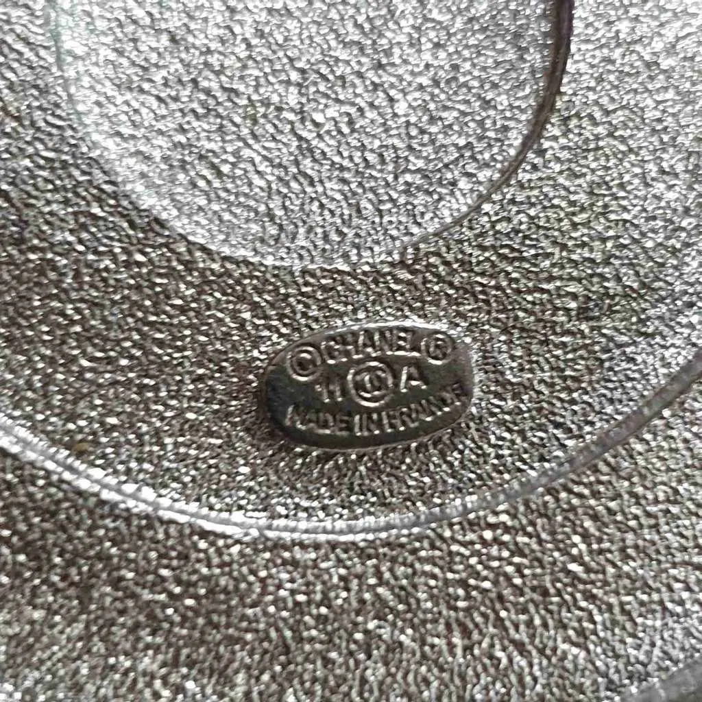 Chanel 11A round brooch Black Very good - Box View