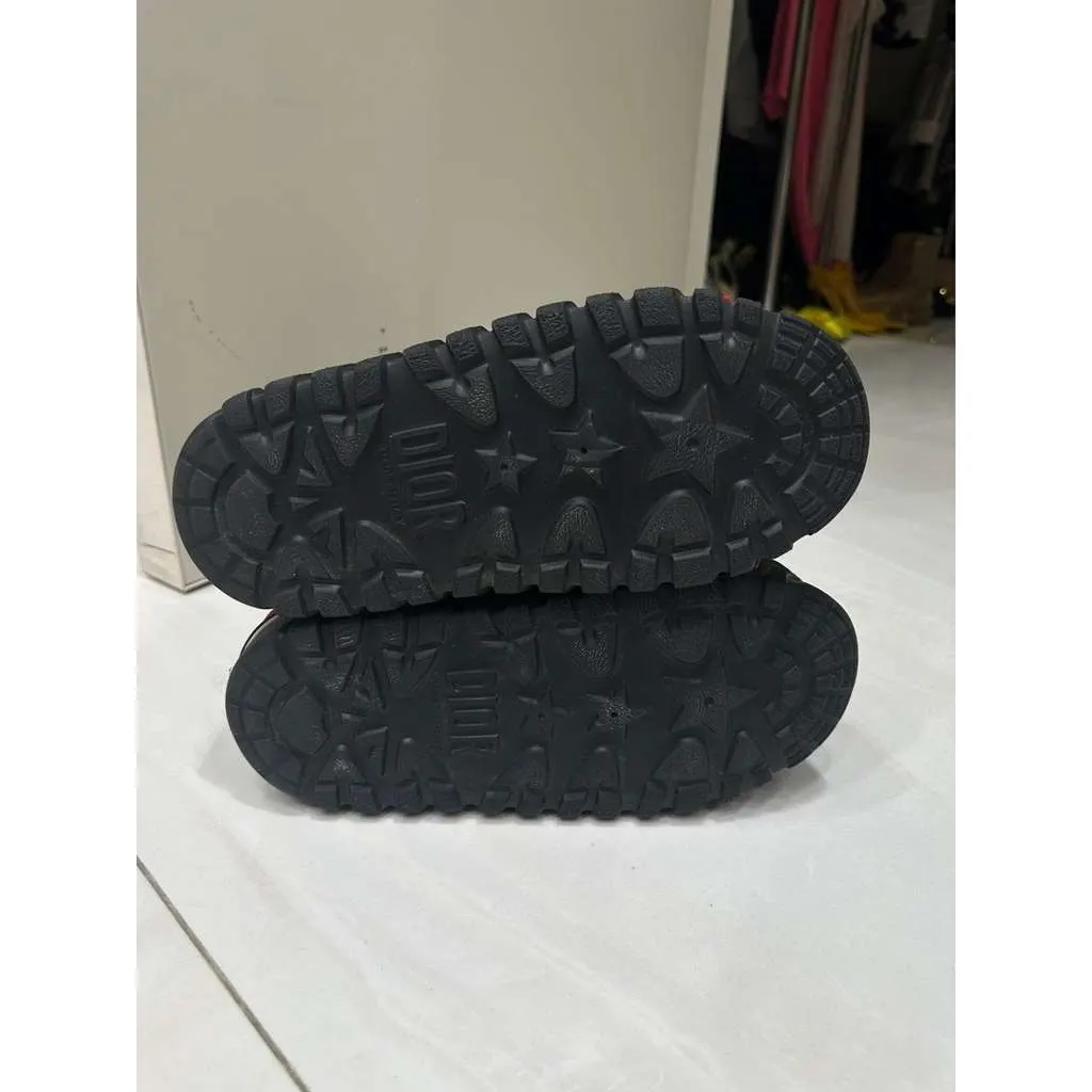 Dior Leopard Print Snow Boots Black Leather Very good - Model View