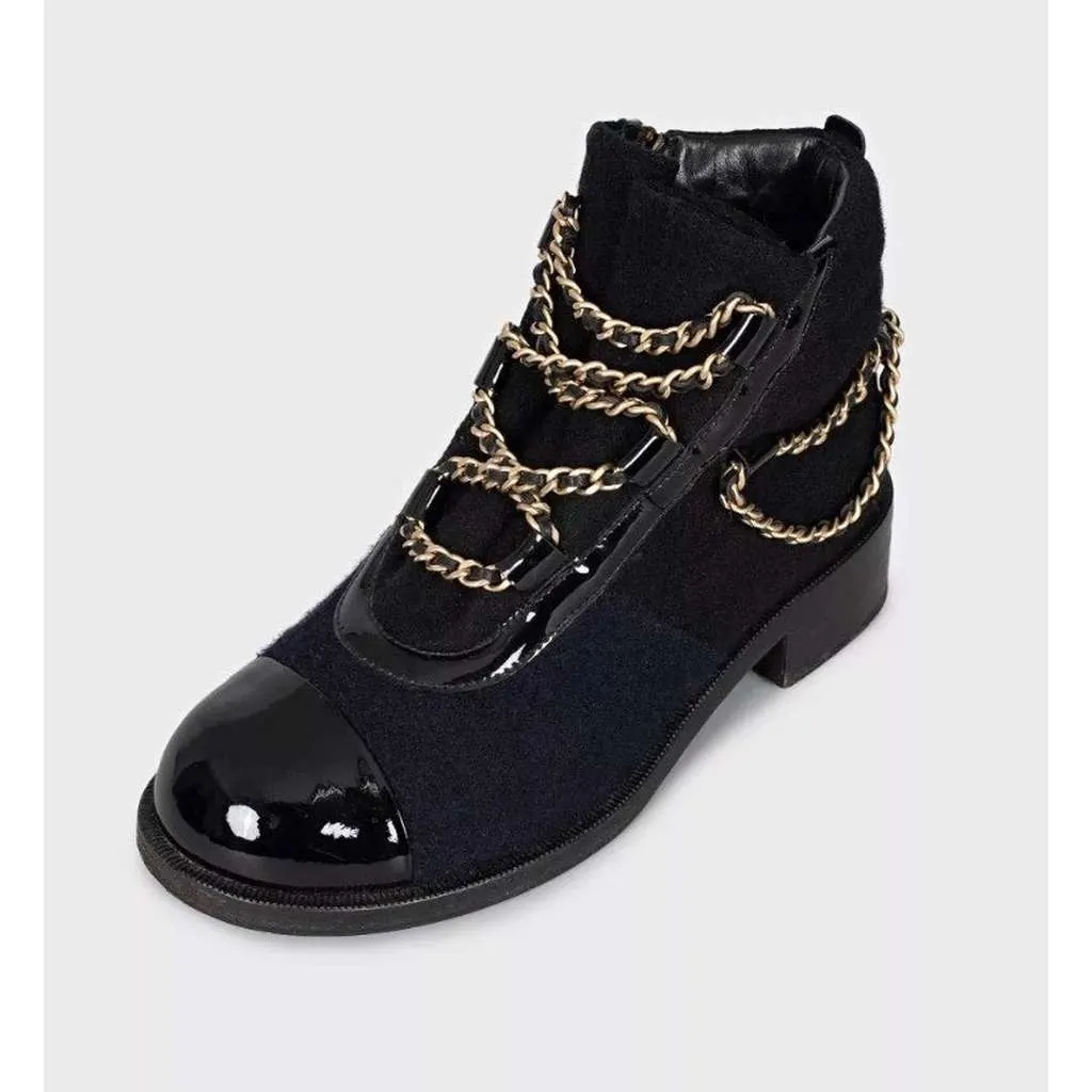 Chanel Paris Salzburg Chain Boots Black Leather Very good - Model View