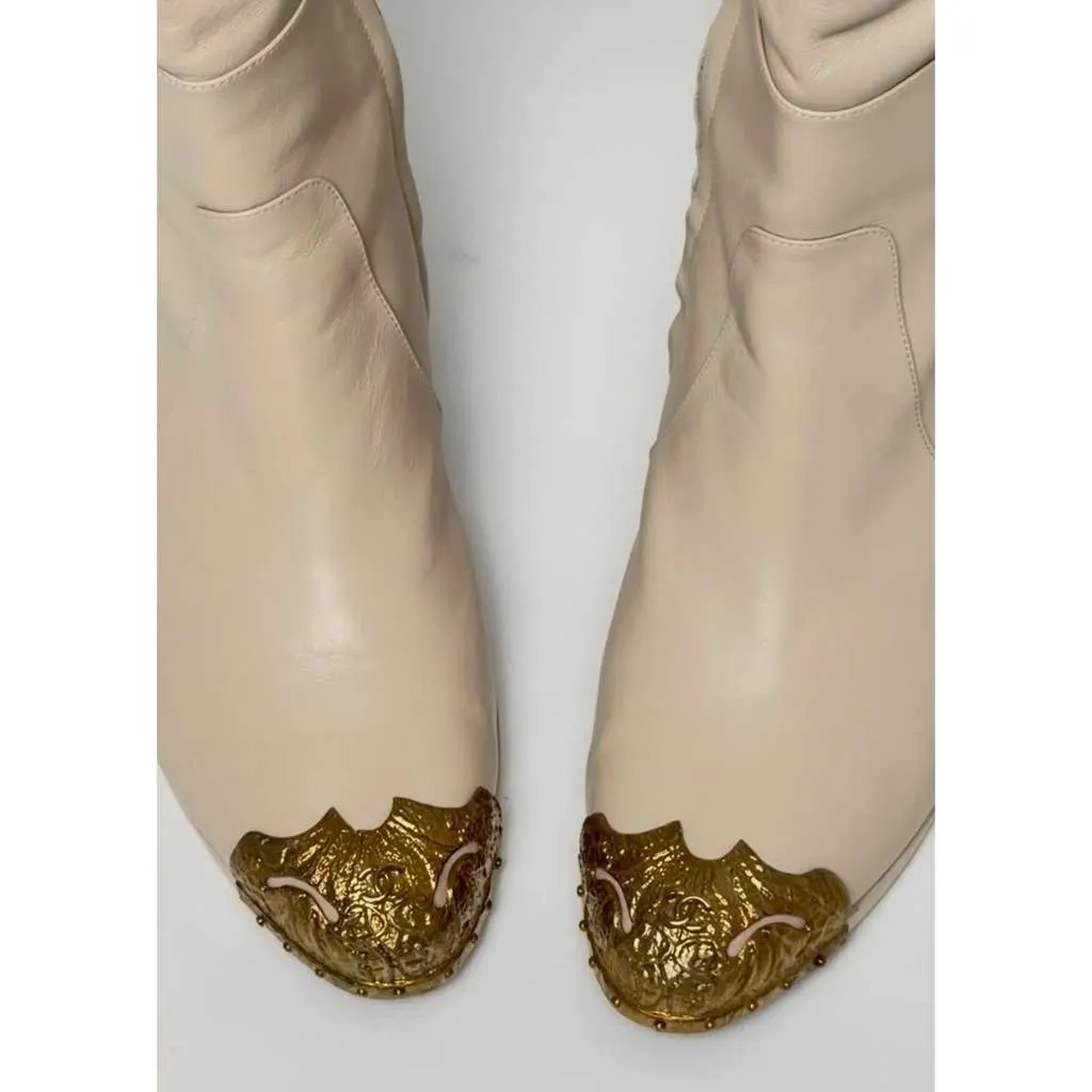 Chanel Paris Dallas Cap Toe Thigh Beige Leather Very good - Box View