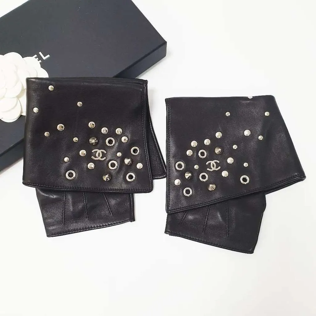 Chanel Motorcycle Glove Single Right Hand Black Leather Very good - Model View