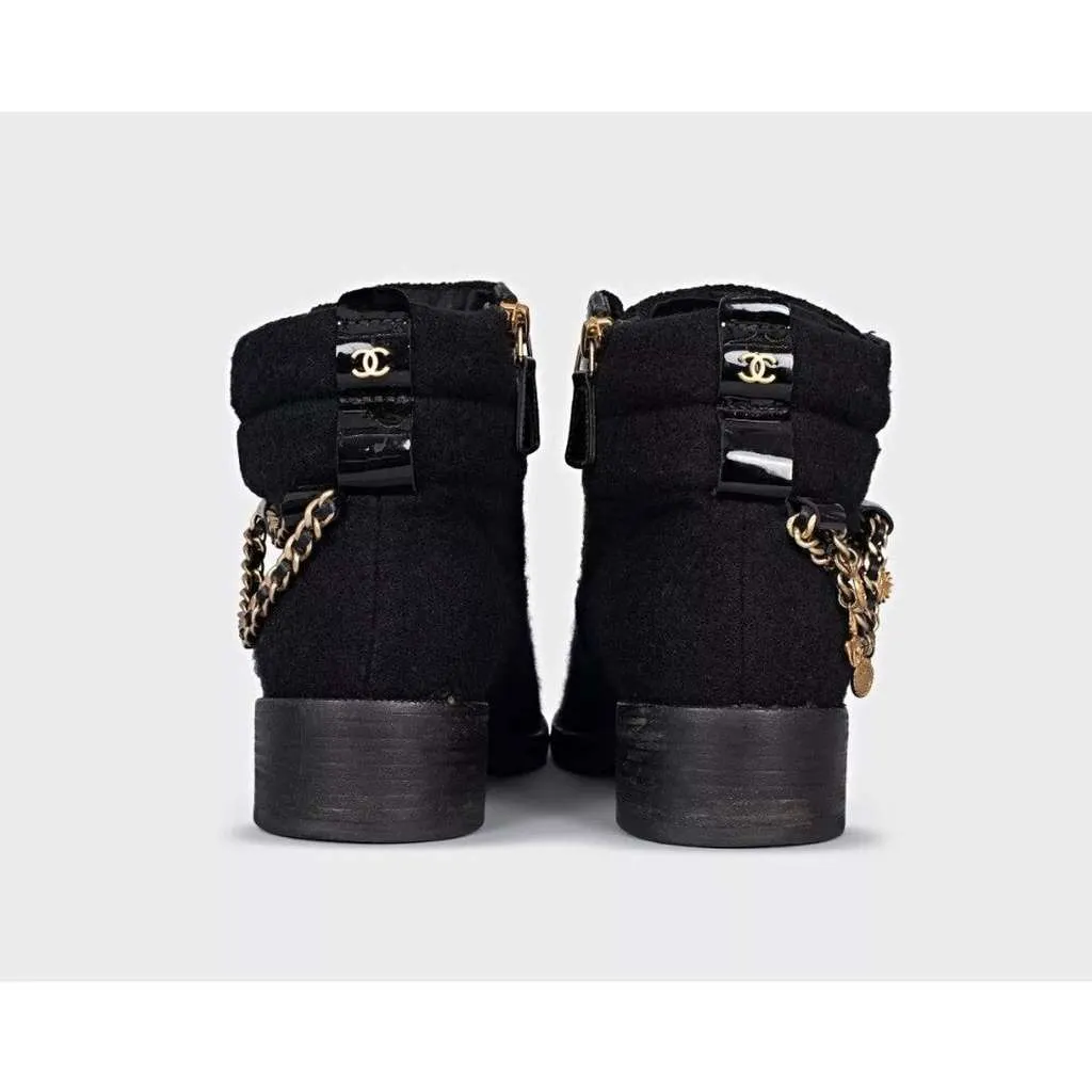Chanel Paris Salzburg Chain Boots Black Leather Very good - Model View