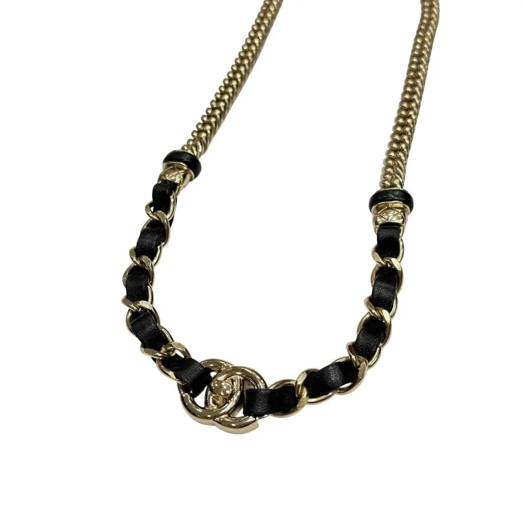 Chanel CC Turnlock Choker Necklace Belt Black Leather Very good - Model View