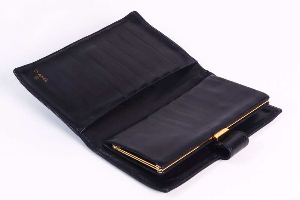 Chanel Caviar Wallet - Detail 2