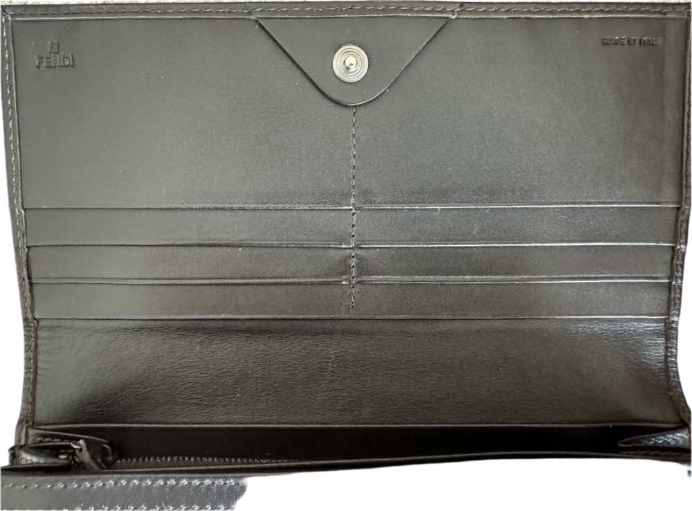 Fendi Zucca Bifold - Image 11