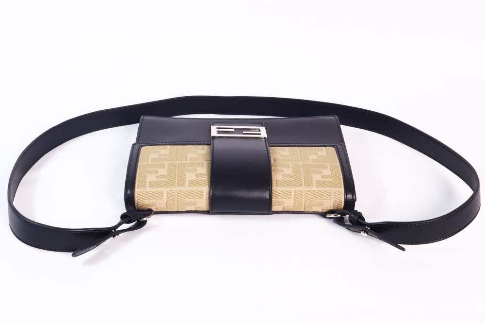 Fendi Flat Baguette - Detail 2