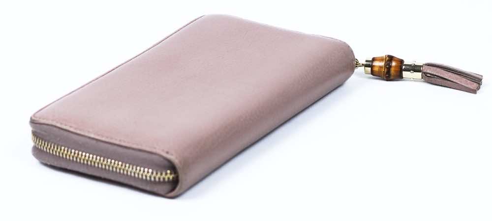 Gucci Zippy Wallet - Side view