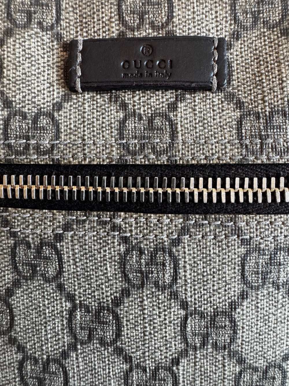 Gucci GG Crossbody - Side view