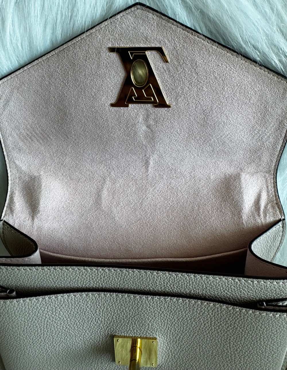 Louis Vuitton MyLockme BB - Image 15